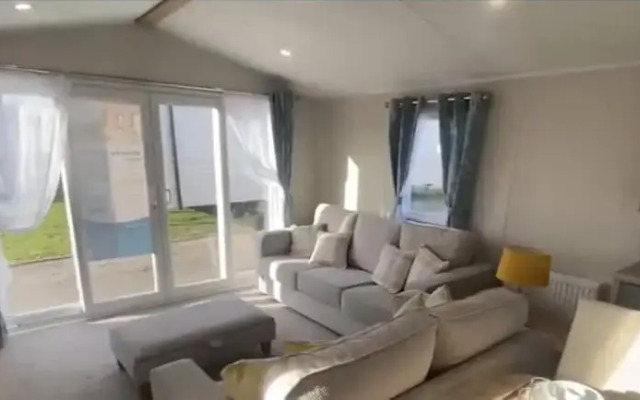Impeccable 3-bed Caravan in Clacton-on-sea