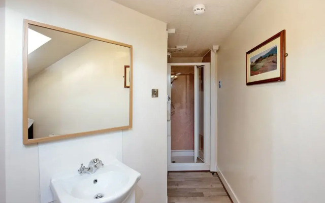 Grand Mansion, 9 Beds, Sleeps 17, Parking - Groups