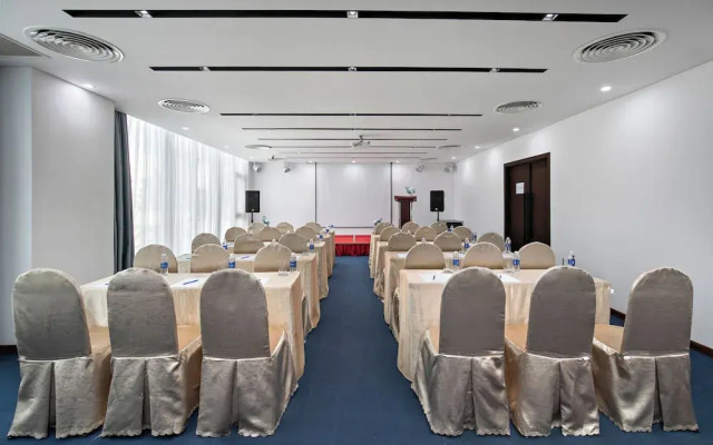Mangata Beachfront Hotel