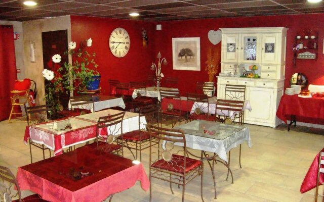 Hotel The Originals Aix-en-Provence Nord Le Village Provençal (ex Inte