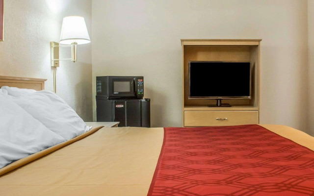 Econo Lodge Dewitt I-90