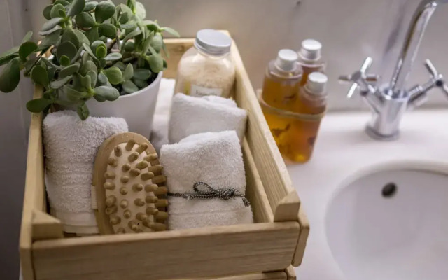 Chezmoihomes Trinidad Deluxe 1