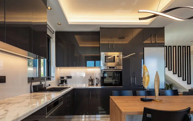 Four Horizons Luxury Villas