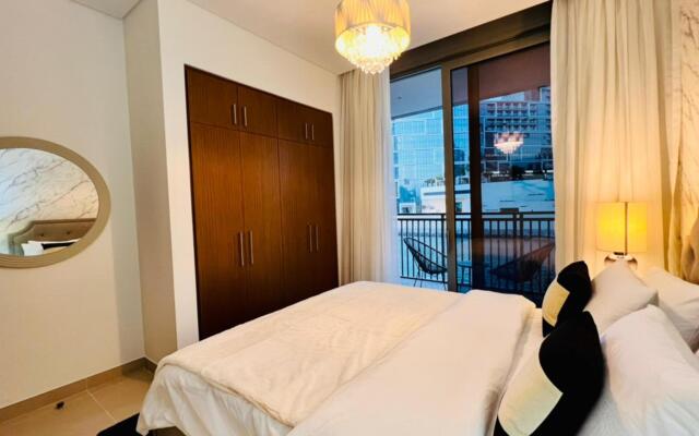 Luxury beach front apartment with balcony Dubai Marina