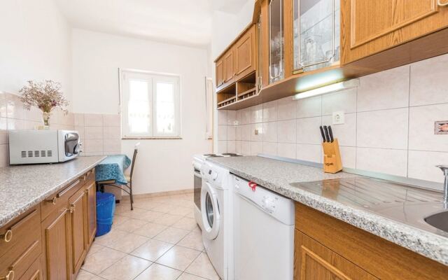 Immaculate 3-bedrooms Apartment in Rab 1-8 Pers