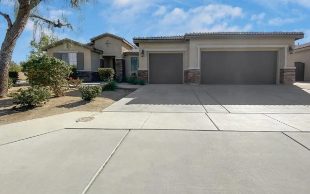 Millay - Magnolia in Indio