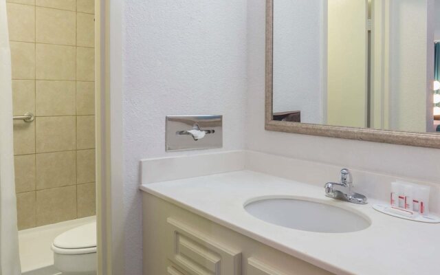 Howard Johnson Bainbridge Sout