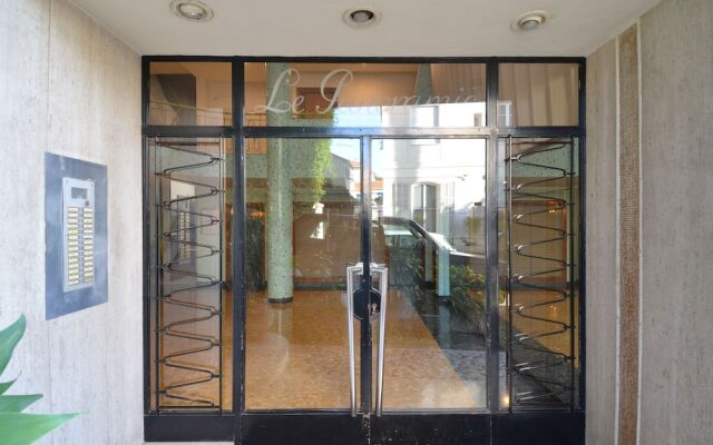 Period apartment 5 persons with Sea View and Parking in Port of Nice