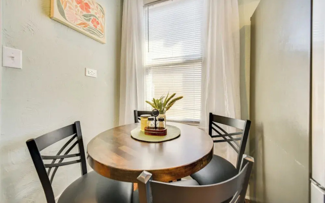 Family-friendly Main St Gloucester Apt w/ Balcony!