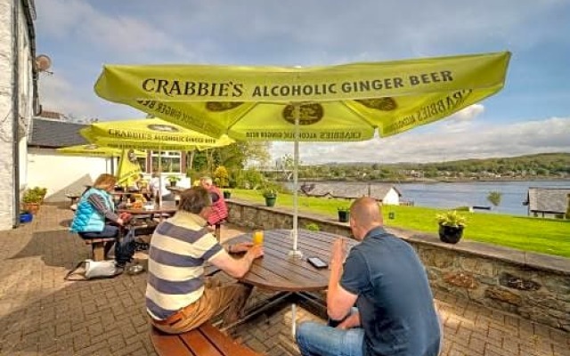 Lochnell Arms Hotel