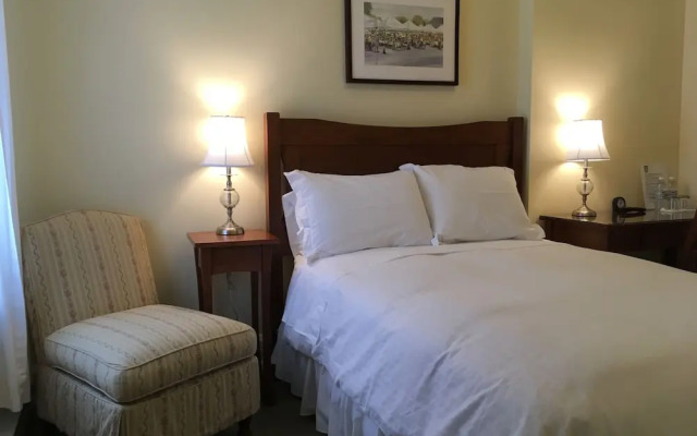 Tawsty Flower - Haines Suites