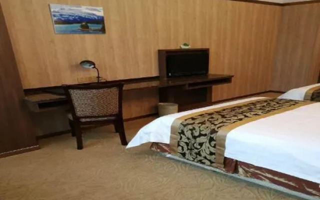 Mingyue Business Hotel(Huaqiang North subway station store)