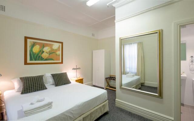 Neutral Bay Lodge