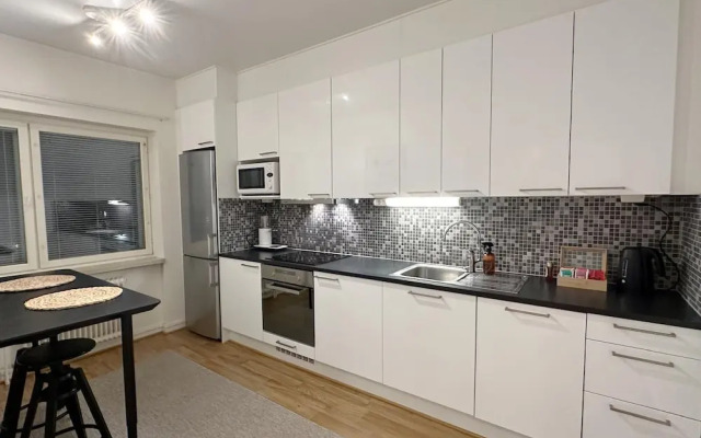 Bright & Cozy 2BR Home in Central Lahti