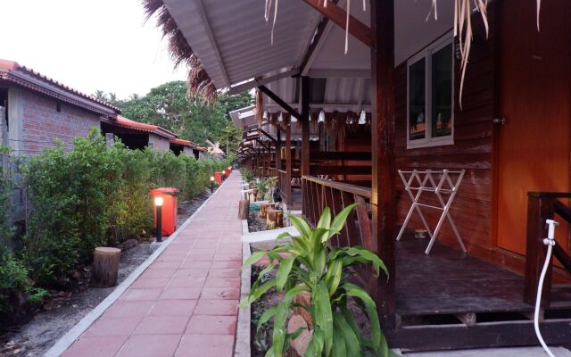 Charming Lipe Beach Resort