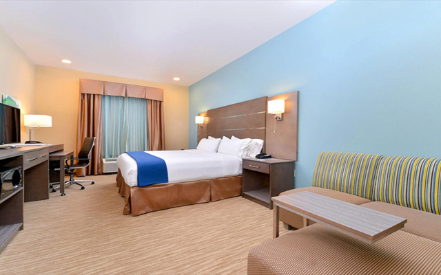 Holiday Inn Express Hotel & Suites Schulenburg by IHG