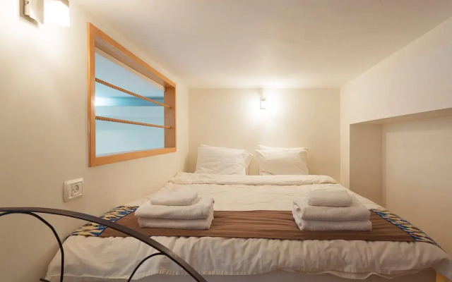 Colony Suites - Levant Apartment