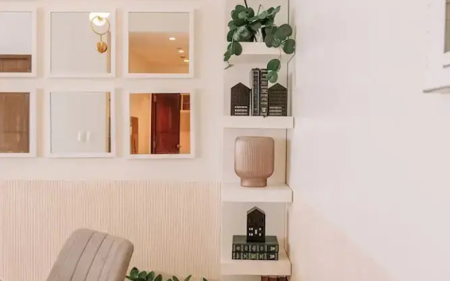 A Luxurious 1BR Apartment