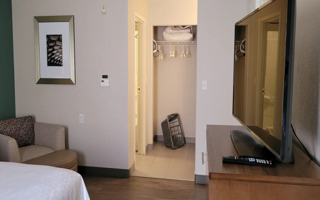 Staybridge Suites Calgary Airport by IHG