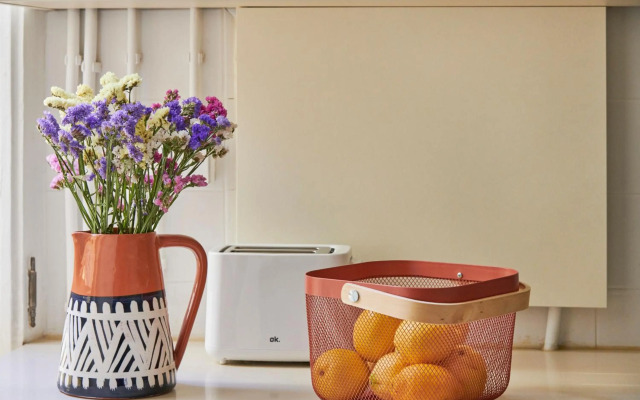 Sunny Pink Street Historical Apt, By TimeCooler