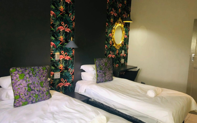 Elephant Springs Hotel