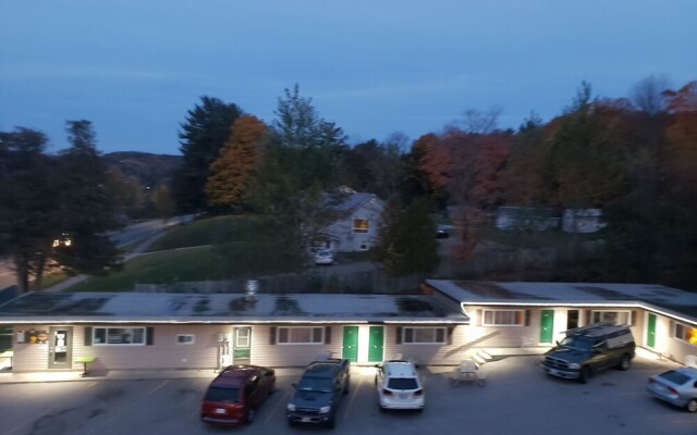 Silver Maple Motel