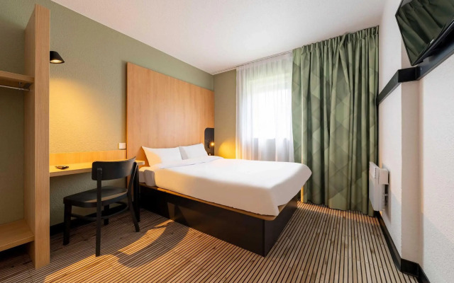 B&B HOTEL Calais Centre Saint-Pierre