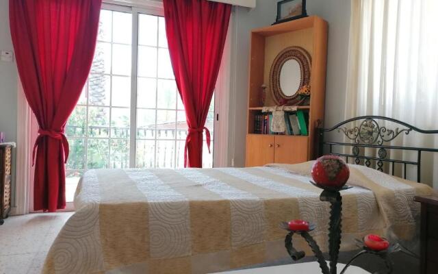 Nirvana ArtHouse 2km from LCA center