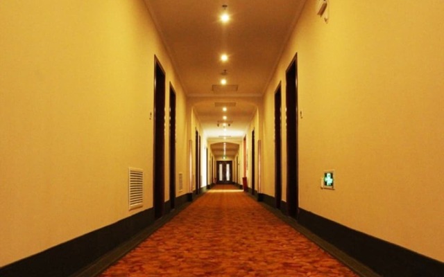 GreenTree Inn ZhangJiaKou XiaHuaYuan District XinChen Road Express Hotel