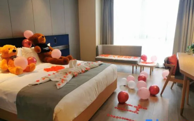LanOuShangPin Hotel (Longhu Park Store, Yantan District, Zigong City)