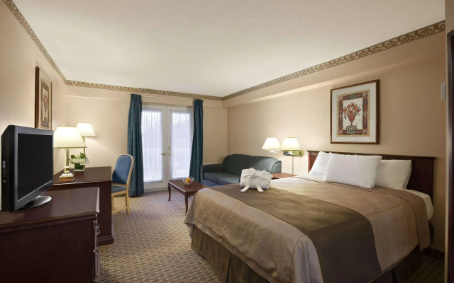 Travelodge by Wyndham Ottawa West