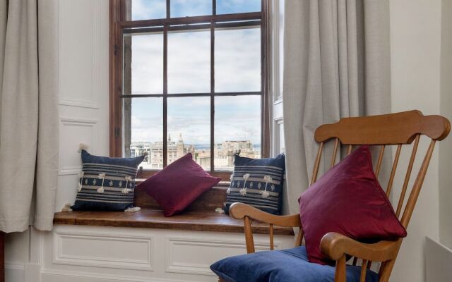 Stunning Newly Refurbished Apt With Private Entrance