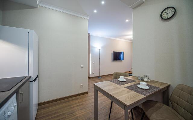 Пять Звезд на Ленина 38