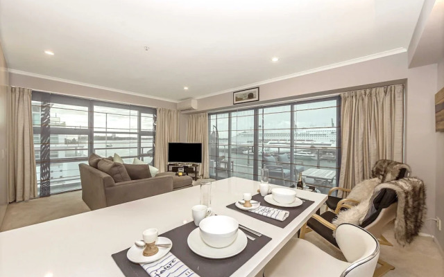 1BR Sub-Penthouse - Panoramic Views