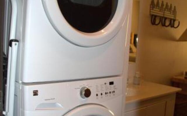 Yellowstone Park Riverfront Cabins