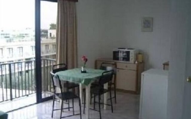 Highlander Guest House And Bar