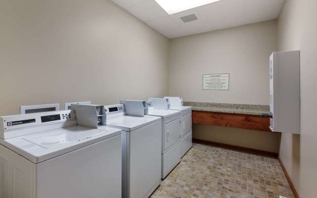 Best Western Golden Prairie Inn & Suites