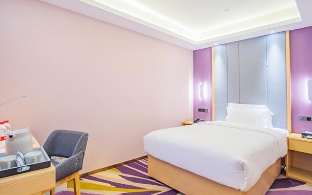 Lavande Hotel Zhaoqing Qixingyan Scenic Spot Yihua International Square