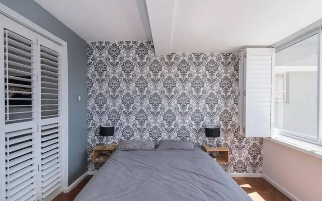 Open-plan 1 Bedroom Apartment In Green Point