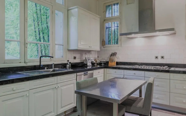 Mansion With Swimming Pool - 5bd/10p - Neuilly