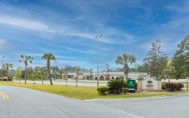 Cottonwood Suites Savannah Hotel & Conference Center