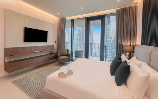 Hyp-lux 4BR Apt With Burj Khalifa View
