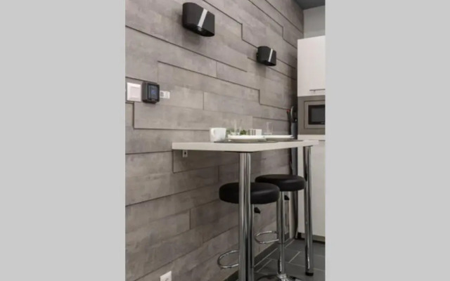 Premium Apartment by Hi5 - Central 1 bedroom (217)