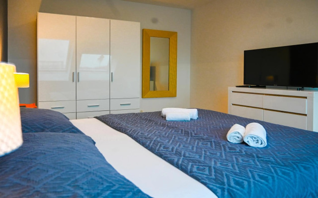 Delightful Duplex Danube Canal