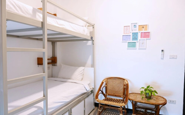 The Dearly Koh Tao Hostel