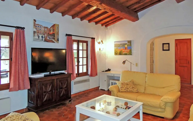 Sprawling Villa in Saint-tropez With Swimming Pool