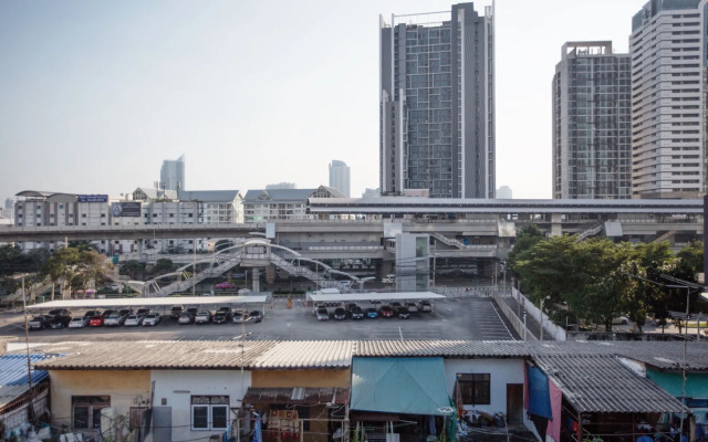 Vera Nidhra - Self check-in after 6pm