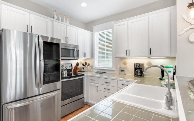 1358 Laurel Grove
