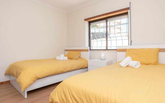 Terrace Beach Apartment by Rent4all