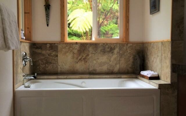 Hale OnaOna by Hawaii Volcano Vacations